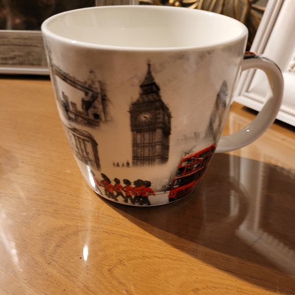 Leonardo collection coffee mug and coaster. - Picture 12 of 16